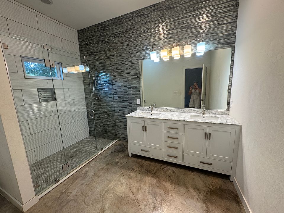 Primary Suite Bathroom