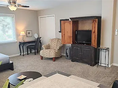 West Plaza Furnished Studio Apartments — Photo 4
