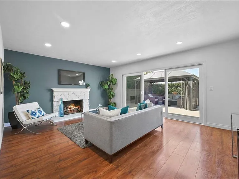 6091 Kimberly Dr — Photo 12