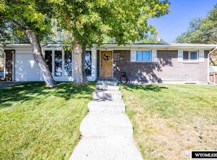 1050 Wilkes Dr, Green River, WY 82935