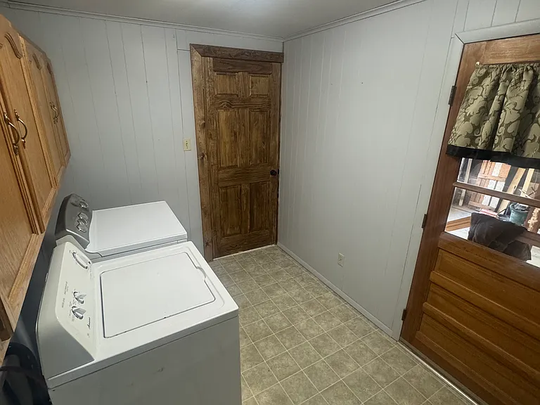 108 S Whitley St — Photo 6
