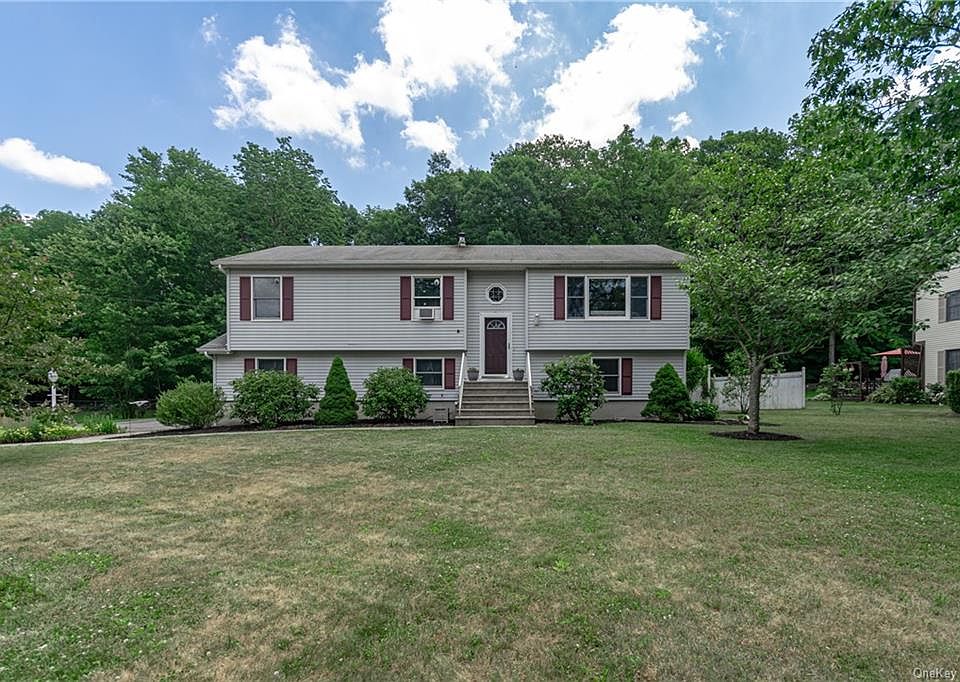 1st image of 12 Heather Ln