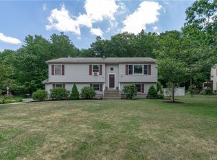 12 Heather Ln, Middletown, NY 10940