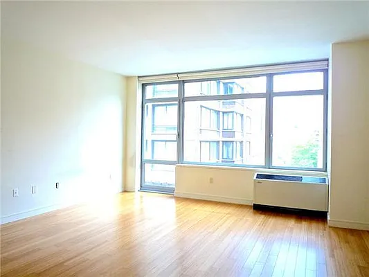 Rented by Yael Dunsky Real Estate | media 9