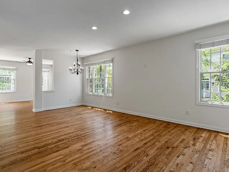 12735 Edgemont Way — Photo 16