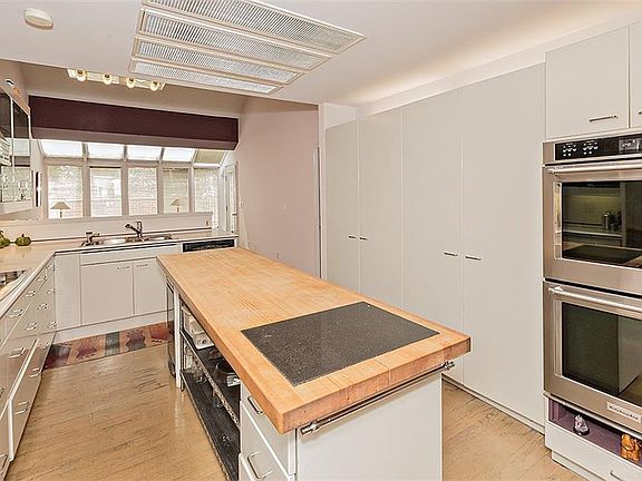 5th image of 25450 Fairmount Blvd APT 10