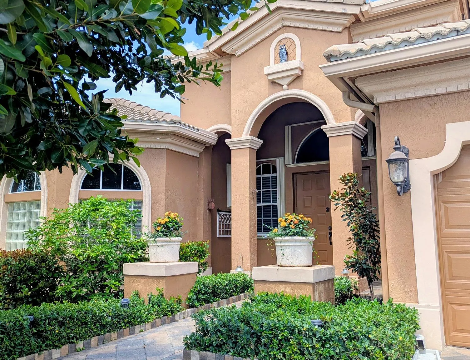 4 bed, 3.0 bath, 2727 sqft, $7,500 — Photo 2