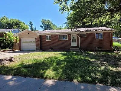 548 Skyway Rd — Photo 1