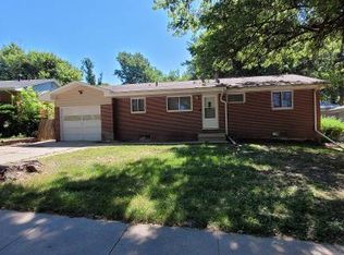 548 Skyway Rd, Lincoln, NE 68505