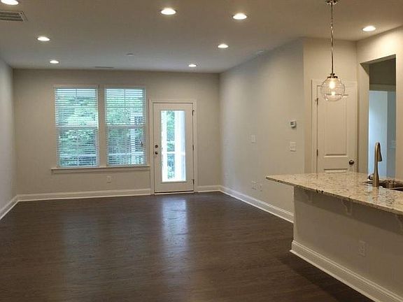 4th image of 1041 Lakebrink Dr