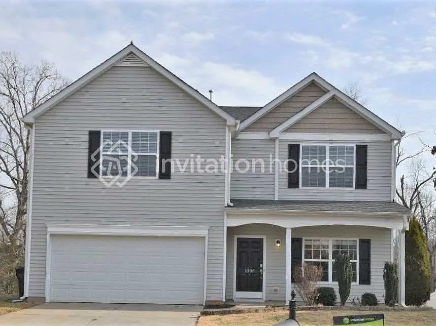 1306 Ingle Ct Burlington, NC 27215 — Photo 1