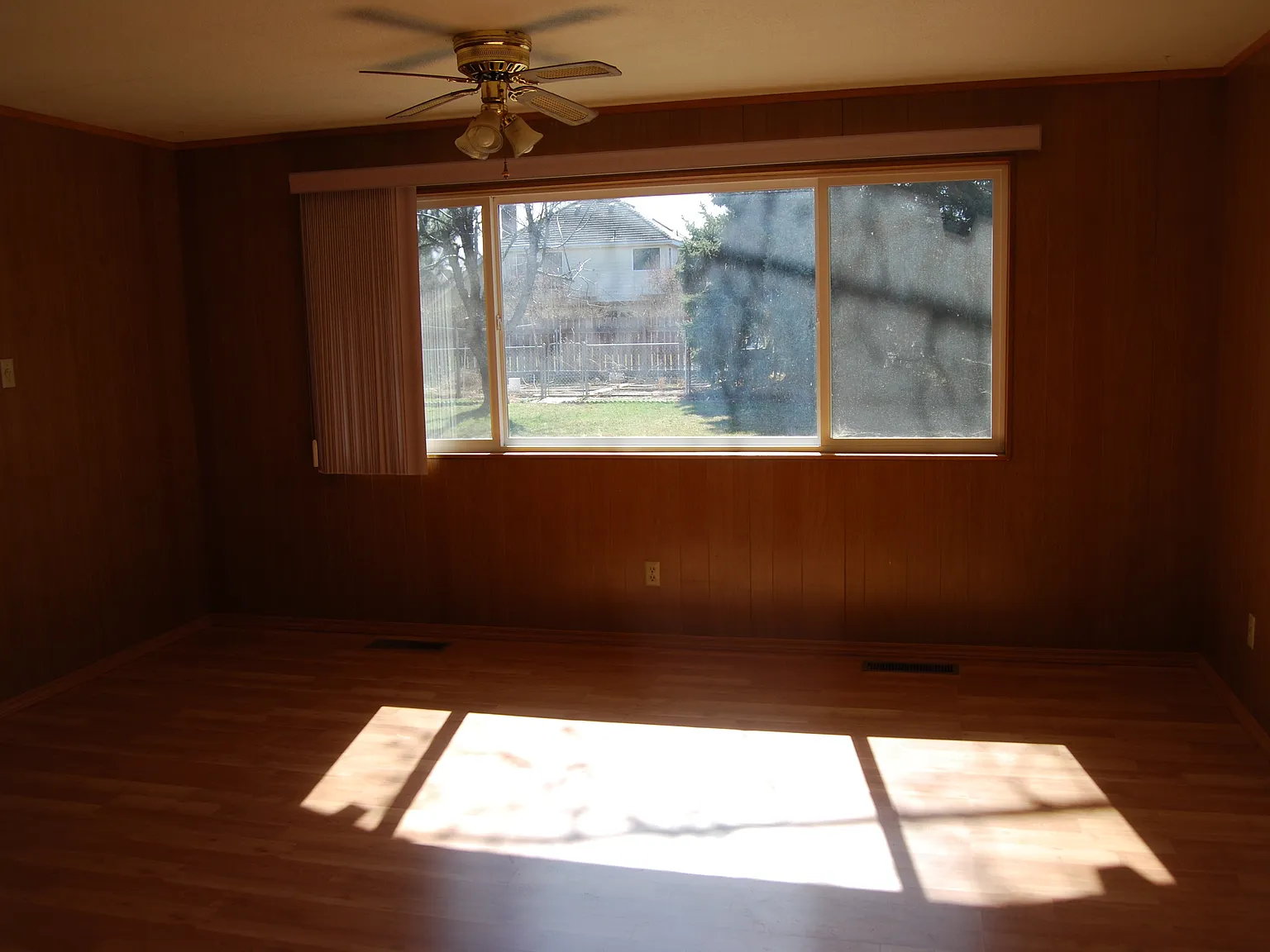 3 bed, 1.5 bath, 1650 sqft, $2,400 — Photo 3