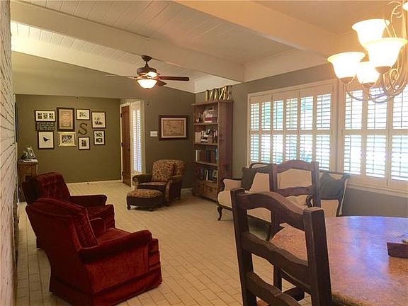 2nd image of 1427 Woodland Trl