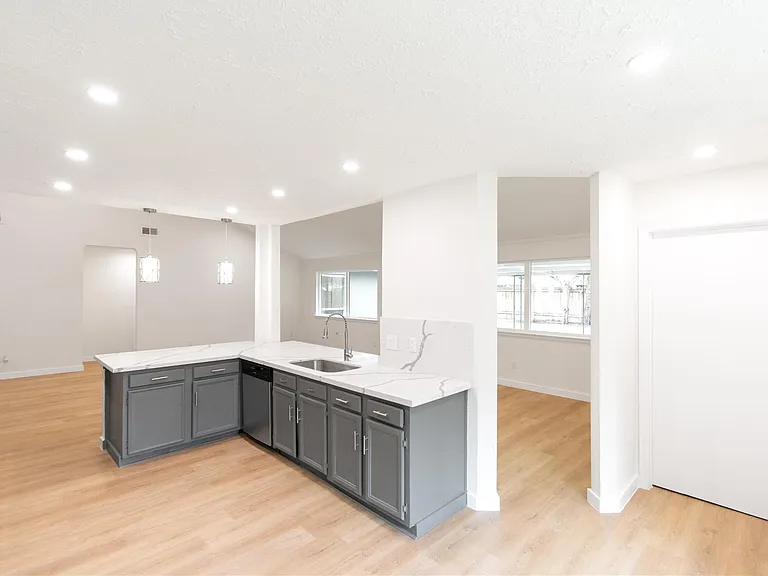 15707 Amapola Dr — Photo 17