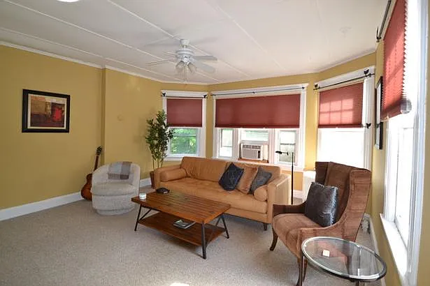 3 bed, 1200 sqft, $3,295 — Photo 2