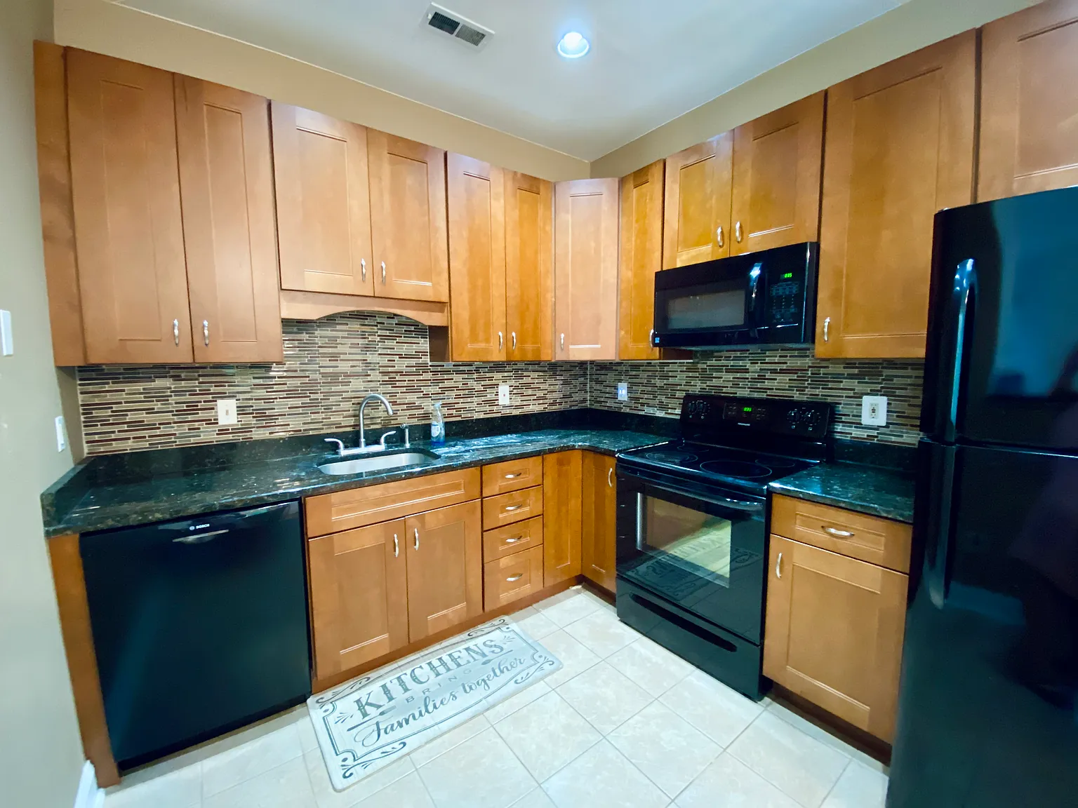2 bed, 2.5 bath, 1244 sqft, $2,100 — Photo 3