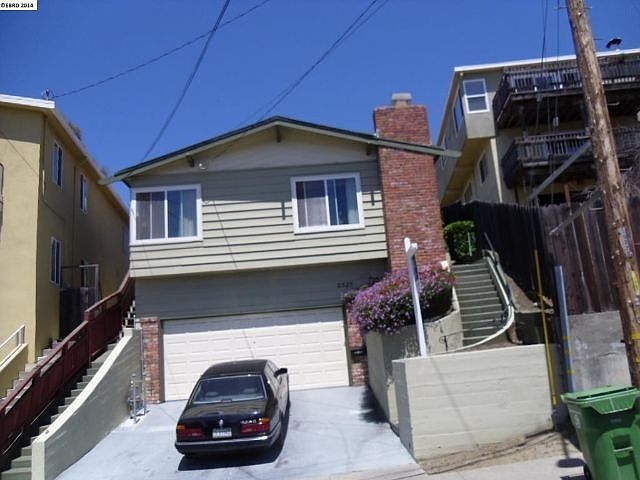 1st image of 2525 Oliver Ave