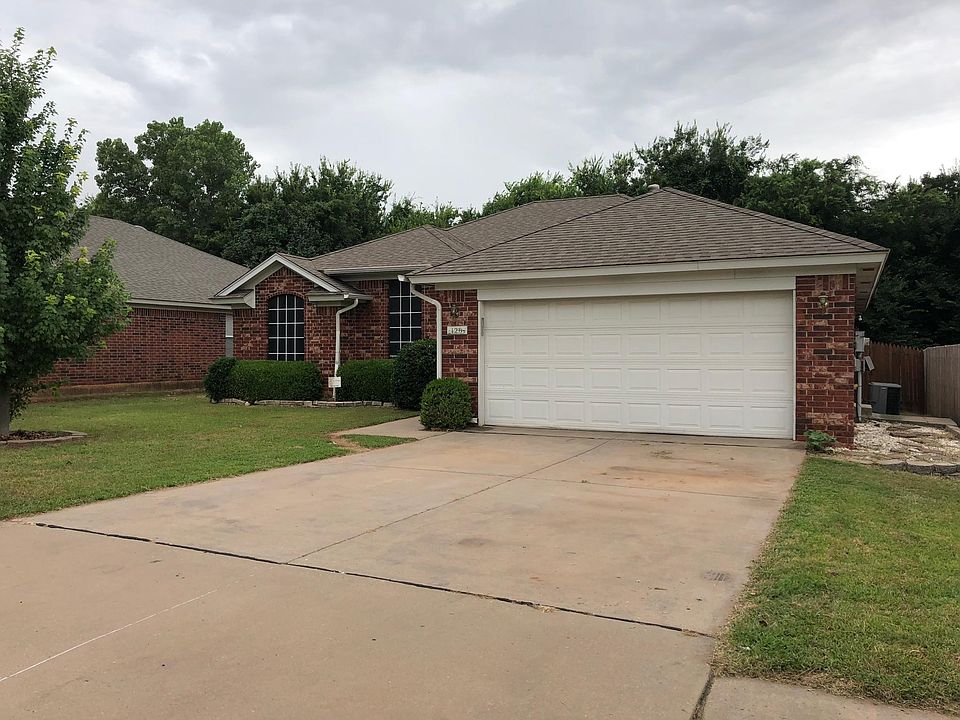 1st image of 120 Mountain Oaks Dr