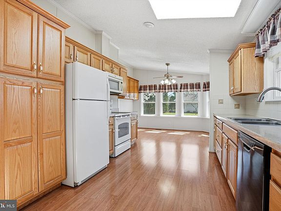 5th image of 7 Juniper Cir