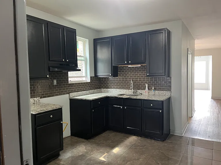 4732 W Congress Pkwy #2 — Photo 6