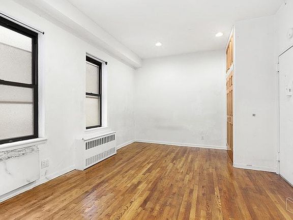 3rd image of 330 W 85th St APT 3F