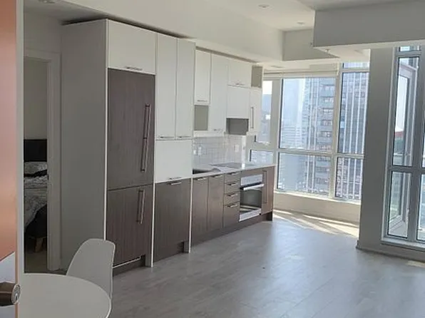 30 Nelson St #2406, Toronto, ON M5V 0H5