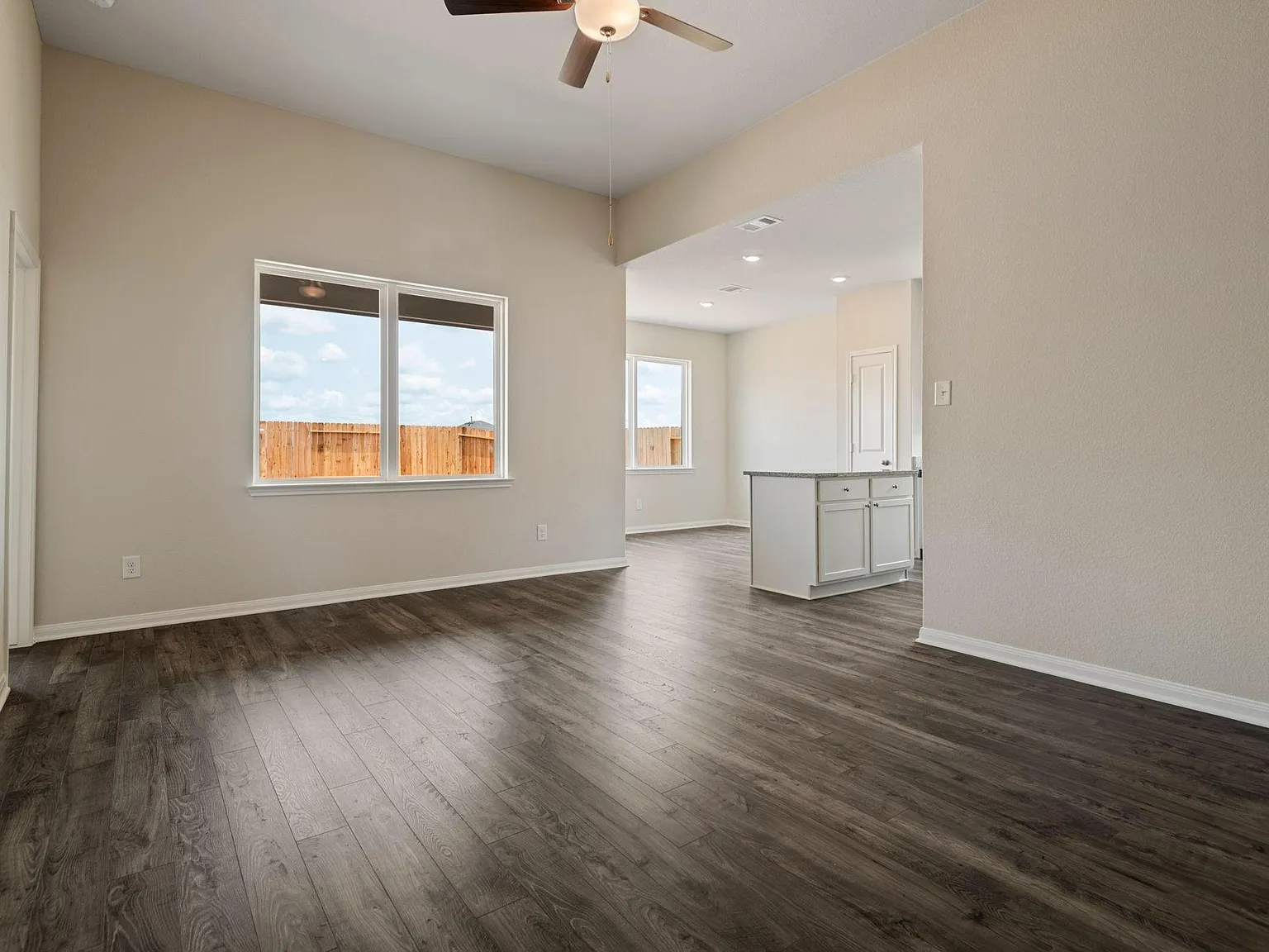 3 bed, 2.0 bath, 1316 sqft, $2,195 — Photo 3