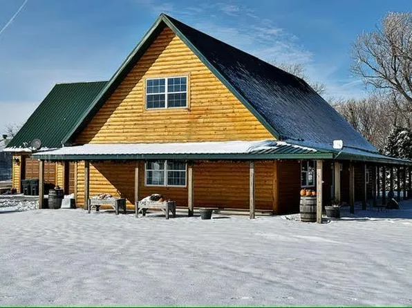 3267 Oak Ave, Dayton, IA 50530