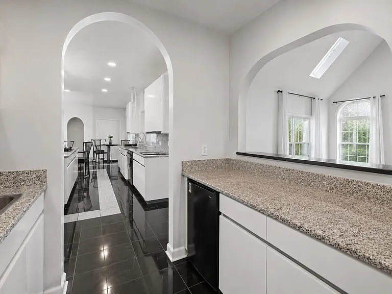14 Pentwater Dr — Photo 6