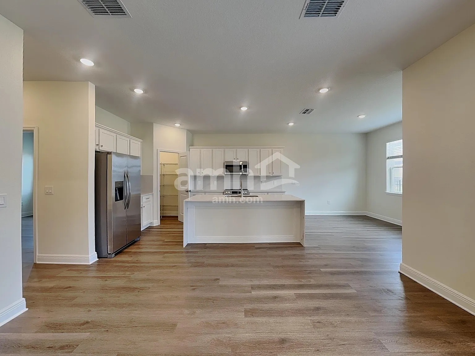 5 bed, 3.0 bath, 2377 sqft, $2,865 — Photo 4