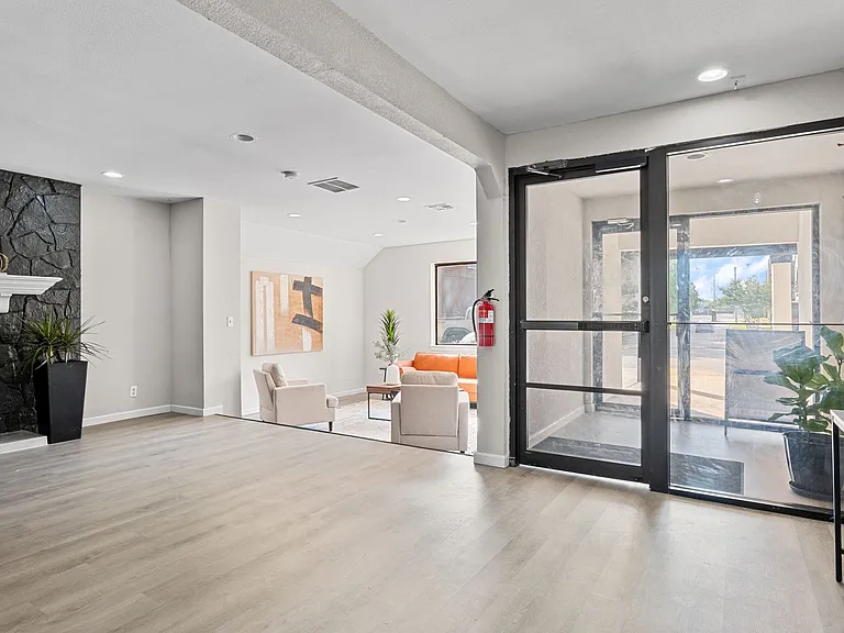 Avia Apartments — Photo 7