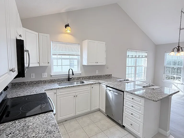 418 Callie Dr — Photo 7