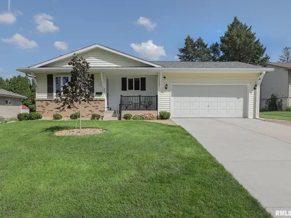 2865 S Hampton Dr, Bettendorf, IA 52722
