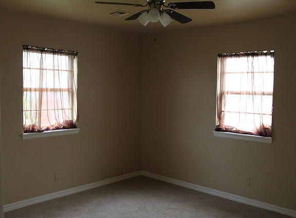 5th image of 2424 Taylor Ave