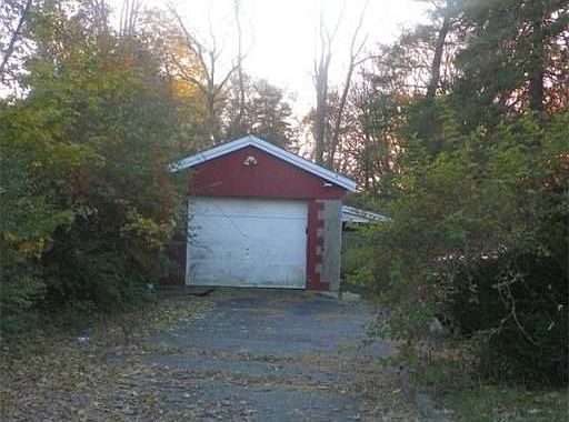 2nd image of 33 Plain St