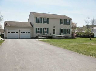 147 Hidden Lake Dr, North Kingstown, RI 02852