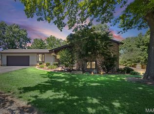 40 Orchard Hill Dr, Wood River, IL 62095