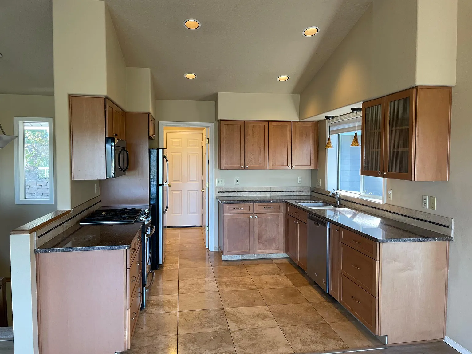 8855 SW 71st Pl — Photo 2