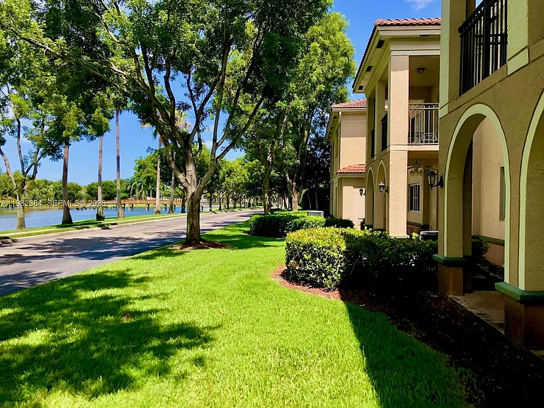 2557 Centergate Dr #103 — Photo 34