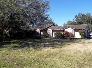 2 Colony Sq, Angleton, TX 77515