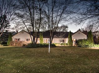 2110 Shetland Rd, Inverness, IL 60010