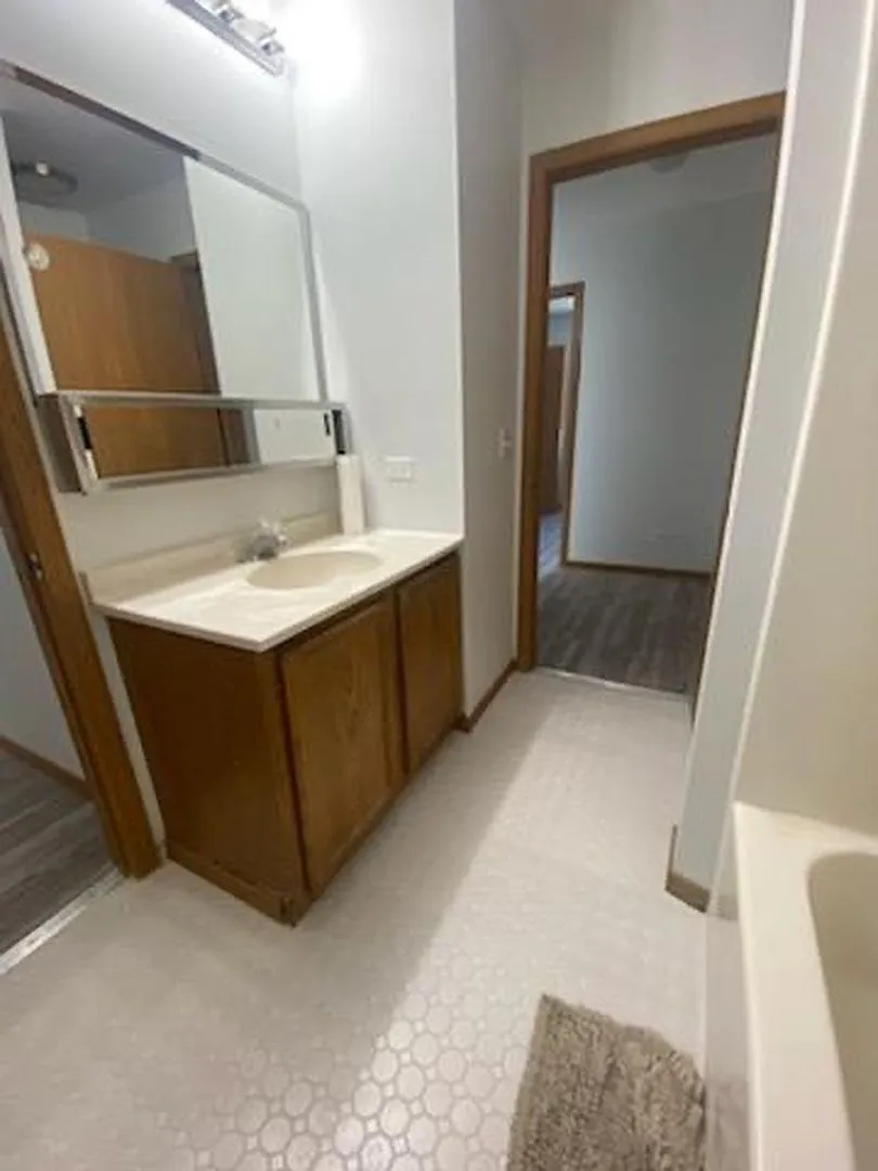 3 bed, 1.5 bath, 1350 sqft, $1,795 — Photo 4