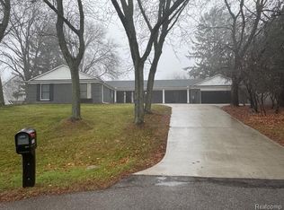 5349 Van Ness Ct, Bloomfield Hills, MI 48302