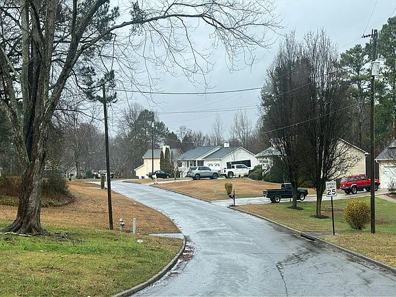 4th image of 102 Black Oak Ct