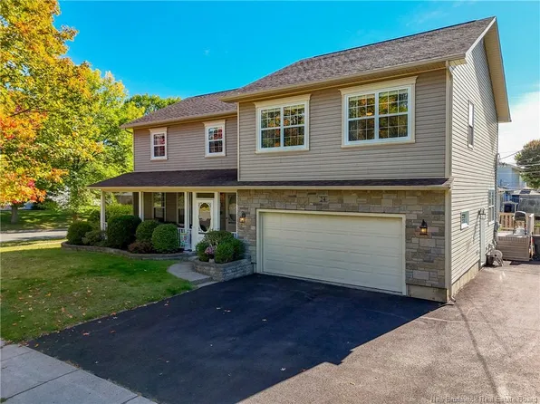 24 Wiggins Dr, Fredericton, NB E3A 5N6