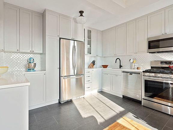 5th image of 361 Clinton Ave APT 10C