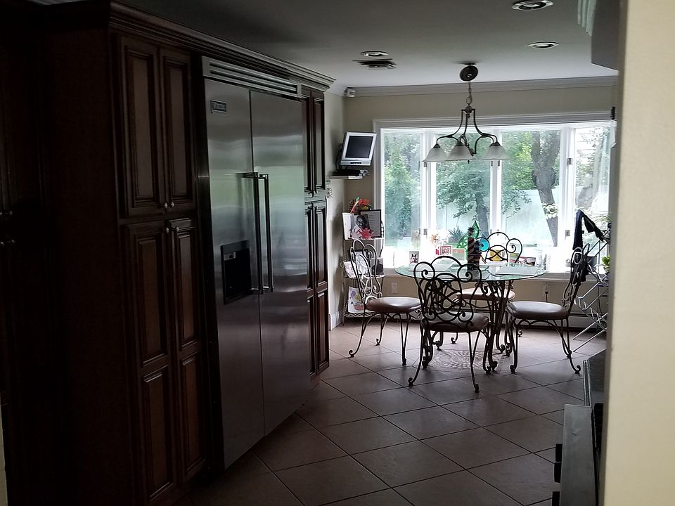 866 Manor Ln, Bay Shore, NY 11706 | Zillow