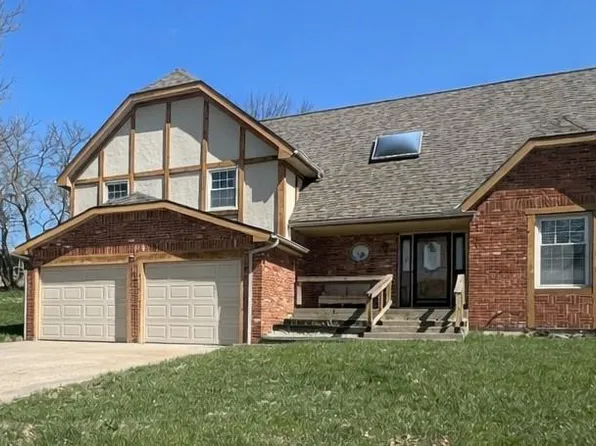 5751 Richards Cir, Shawnee, KS 66216