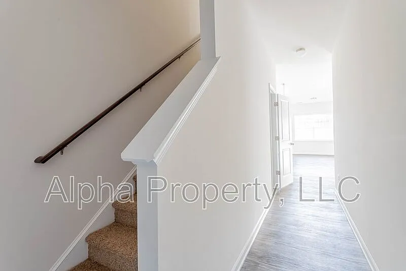 3 bed, 2.5 bath, 1412 sqft, $1,650 — Photo 3