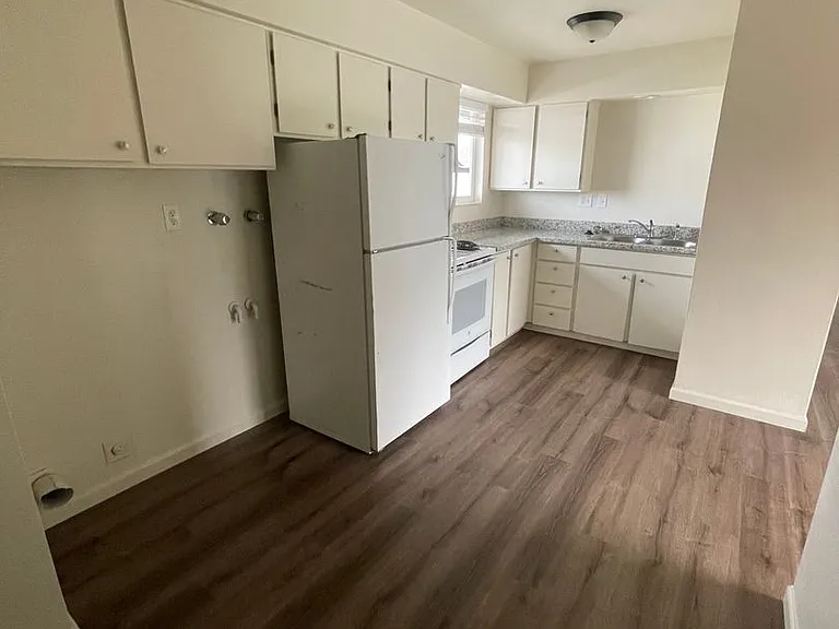 6508-1g - 721 Bennett Ave #1-12 — Photo 2